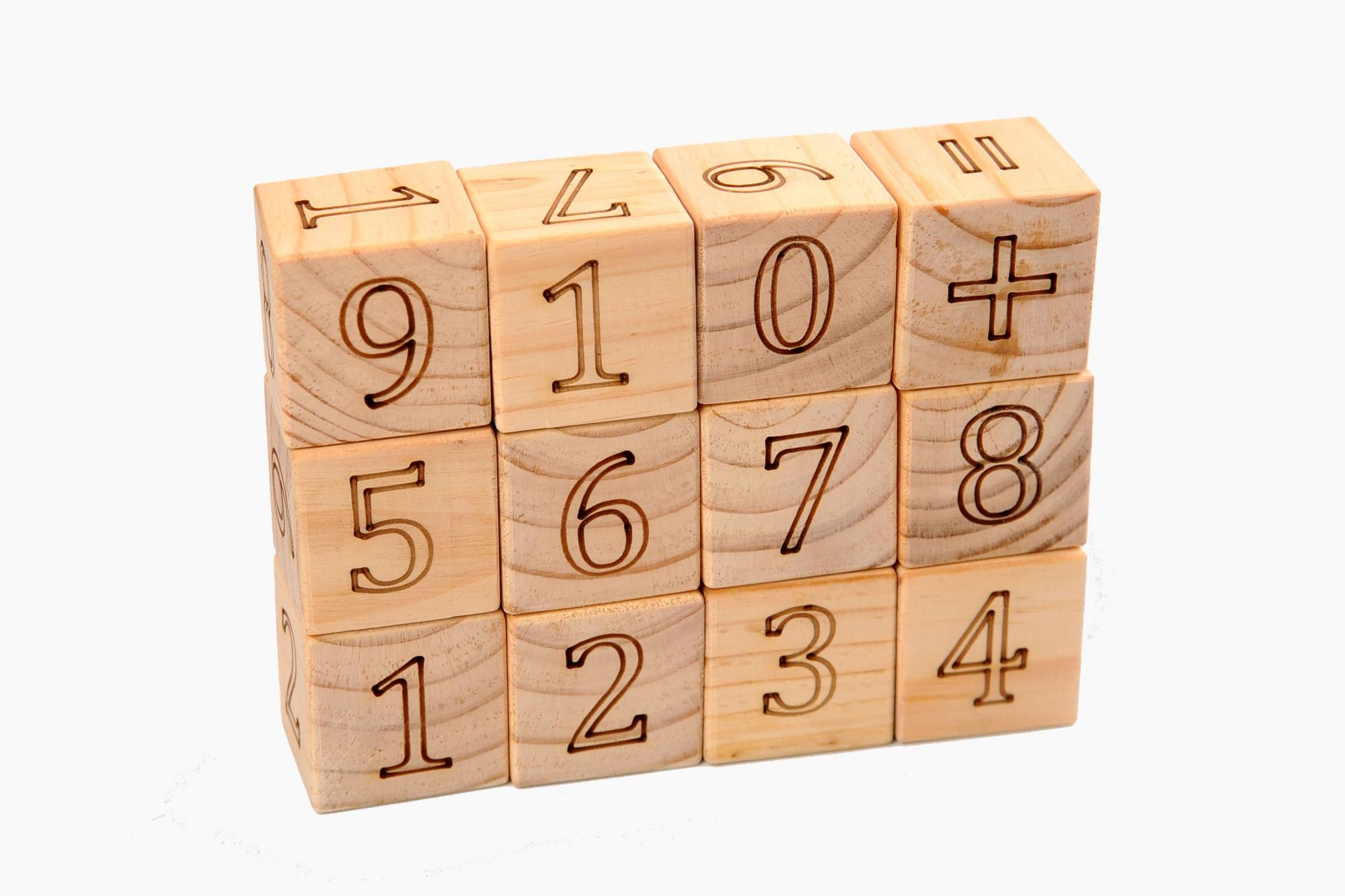 Игра числовые кубики. Деревянные кубики с цифрами. Детские кубики с цифрами. Кубики с буквами и цифрами. Набор кубиков цифры.